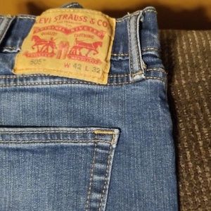 💥Reduced for quick sale!  42x32 Mens Levi Jeans